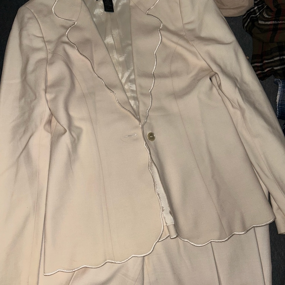 Women’s Pant Suit